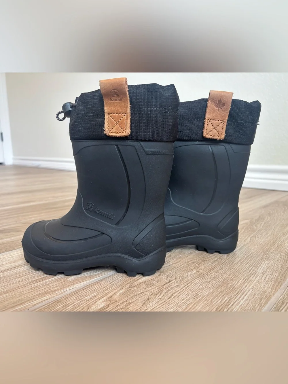 Kamik Snobuster Kids Black Waterproof Snow Boot with Drawstring Collar Size 9